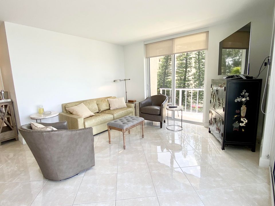 For Rent: $2,950 (2 beds, 2 baths, 1286 Square Feet)