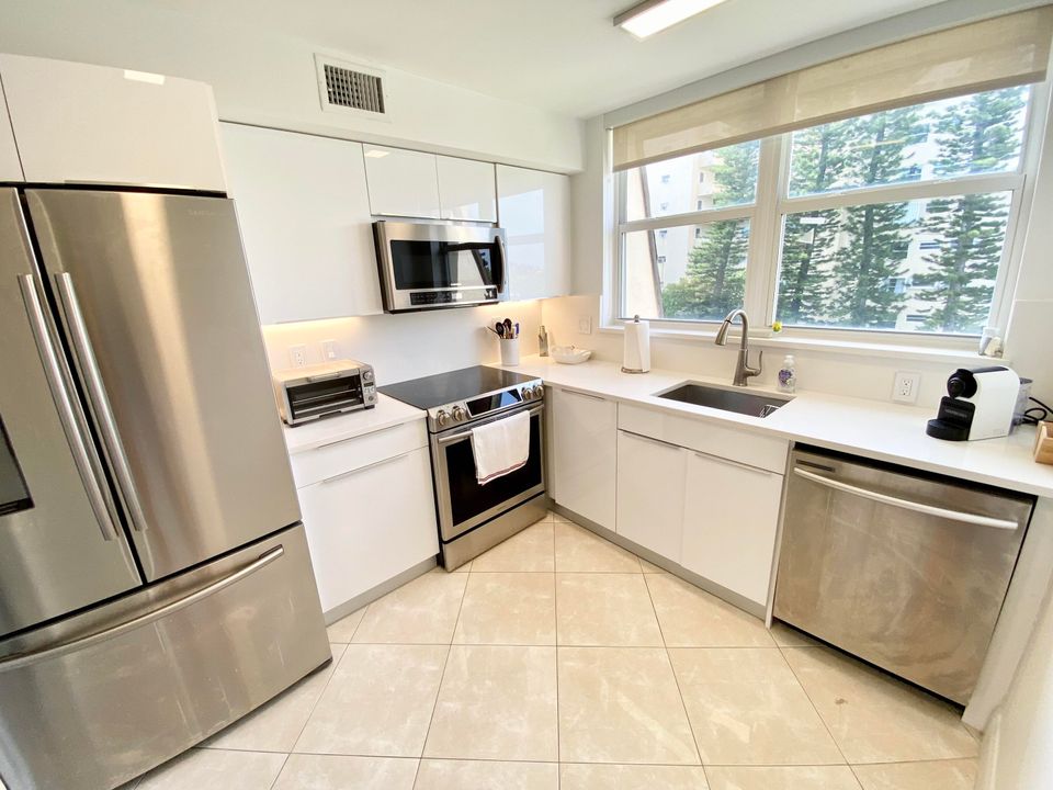 For Rent: $2,950 (2 beds, 2 baths, 1286 Square Feet)