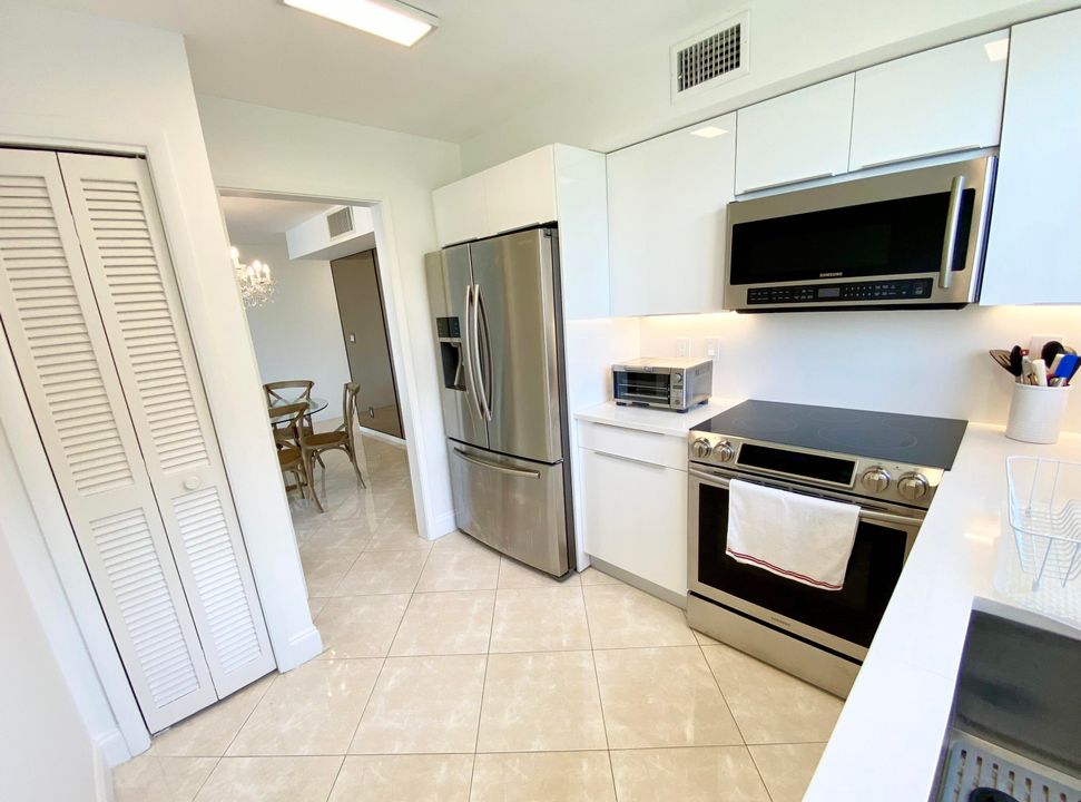 For Rent: $2,950 (2 beds, 2 baths, 1286 Square Feet)