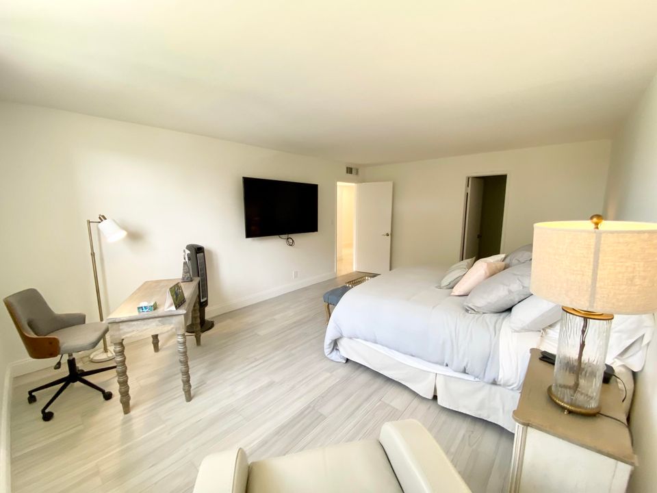 For Rent: $2,950 (2 beds, 2 baths, 1286 Square Feet)