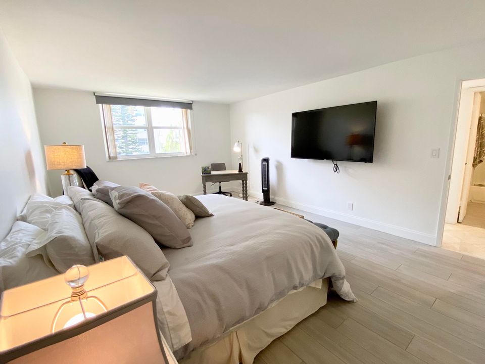 For Rent: $2,950 (2 beds, 2 baths, 1286 Square Feet)