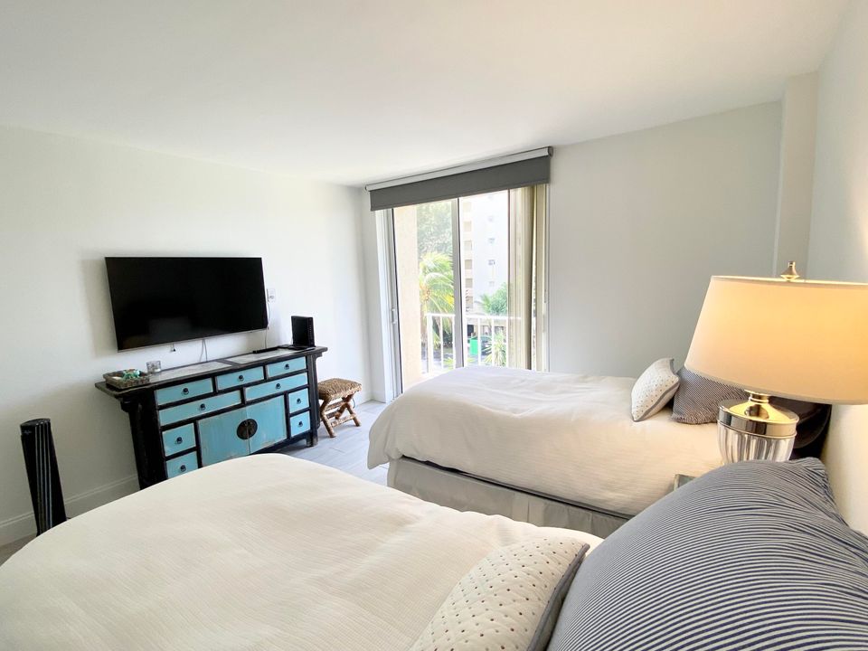 For Rent: $2,950 (2 beds, 2 baths, 1286 Square Feet)