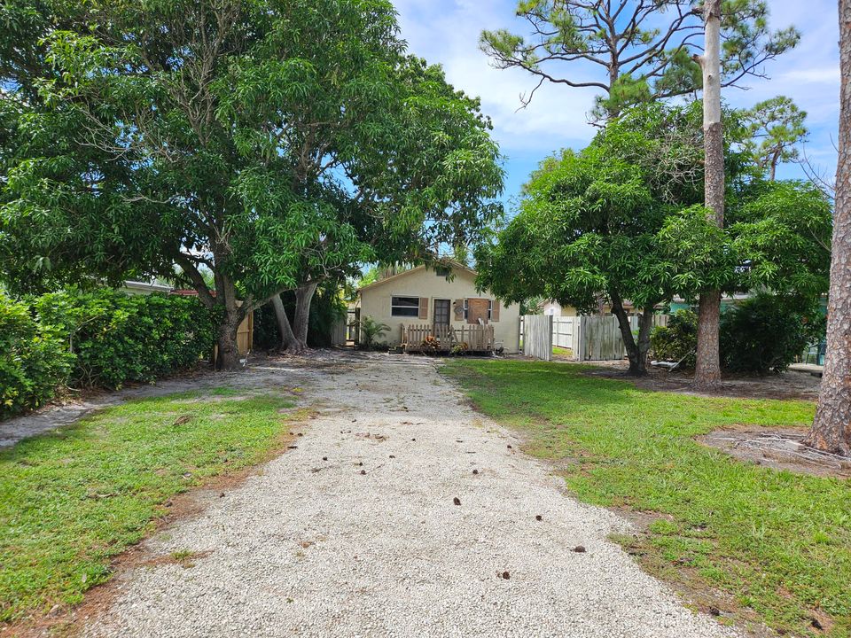 Active With Contract: $185,000 (1 beds, 1 baths, 432 Square Feet)