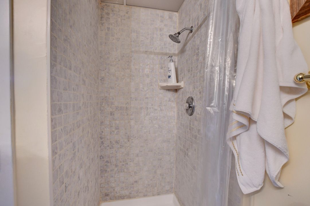 待售: $84,900 (2 贝兹, 2 浴室, 880 平方英尺)