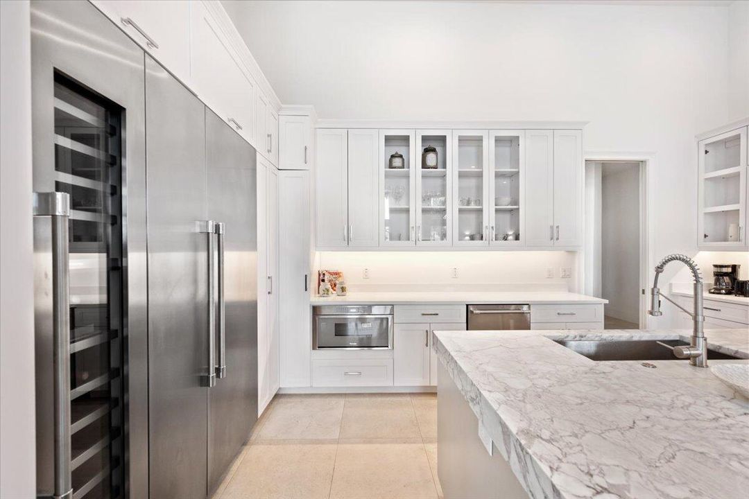 В аренду: $12,000 (6 спален, 6 ванн, 5788 Квадратных фут)