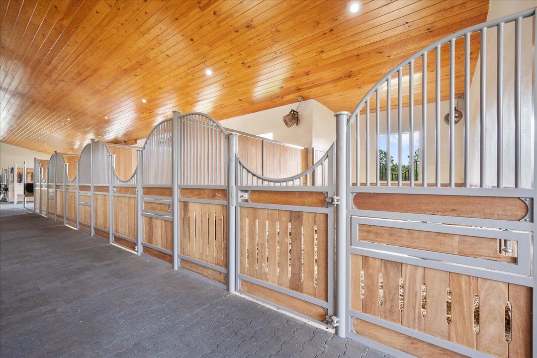 В аренду: $12,000 (6 спален, 6 ванн, 5788 Квадратных фут)