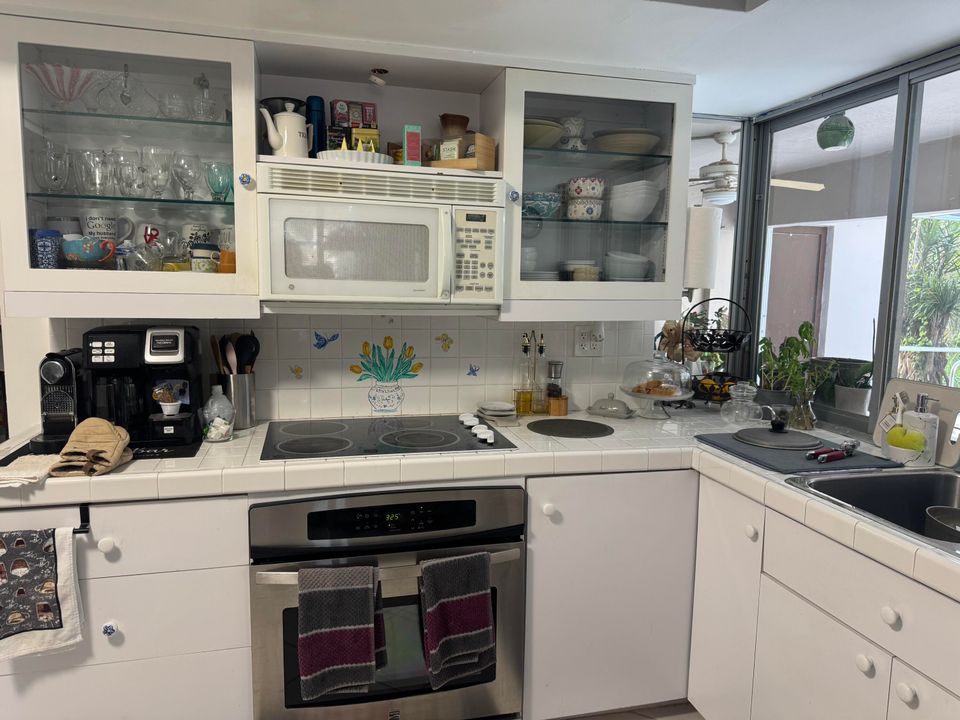 Active With Contract: $575,000 (3 beds, 2 baths, 1745 Square Feet)