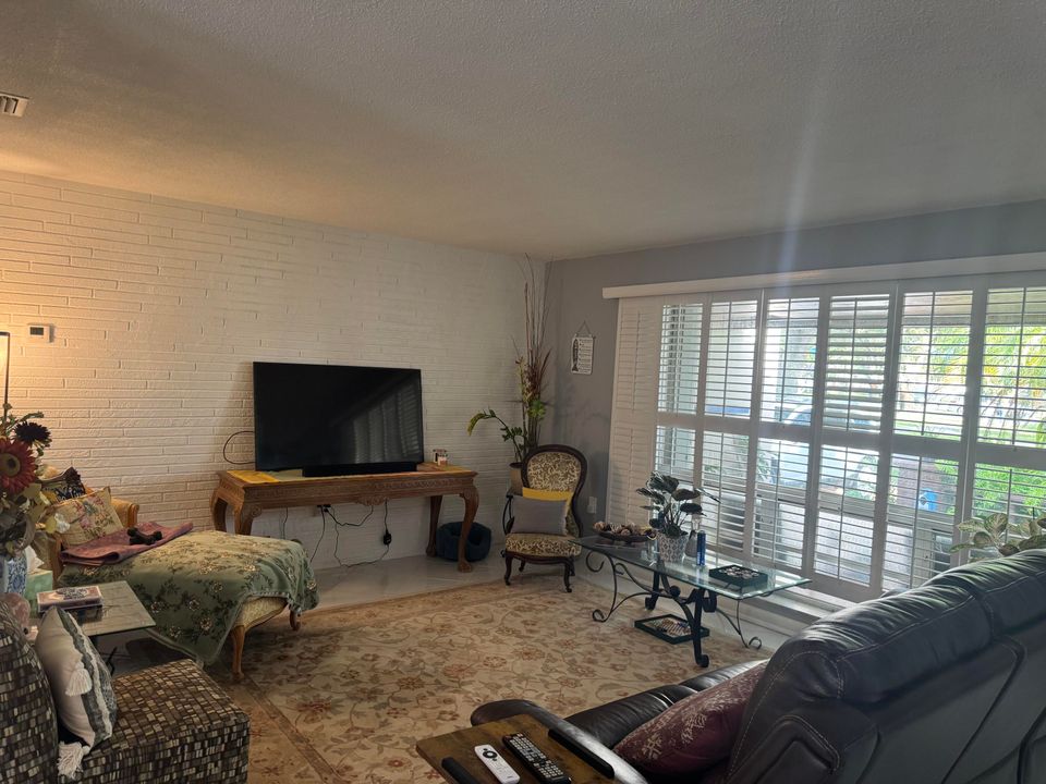 Active With Contract: $575,000 (3 beds, 2 baths, 1745 Square Feet)