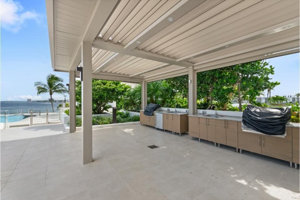 For Sale: $749,000 (2 beds, 2 baths, 2332 Square Feet)