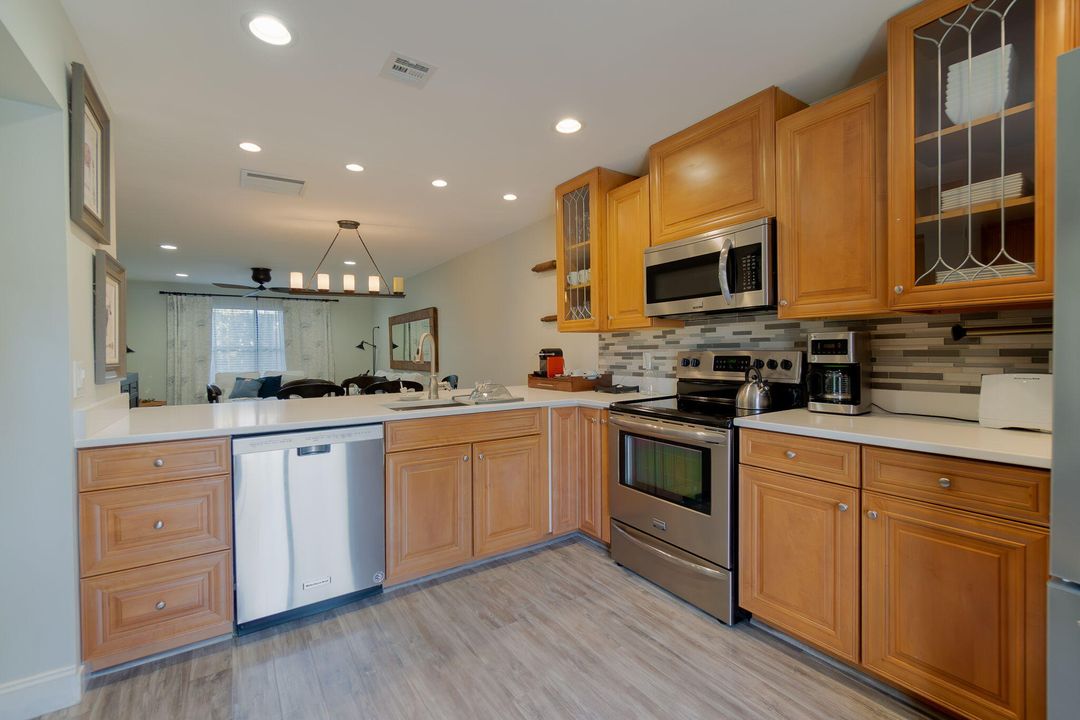 Active With Contract: $4,250 (3 beds, 2 baths, 1300 Square Feet)