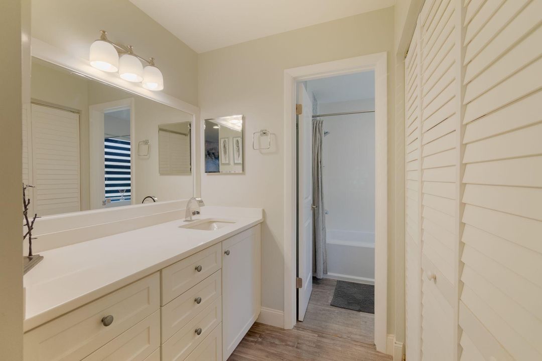 Active With Contract: $4,250 (3 beds, 2 baths, 1300 Square Feet)