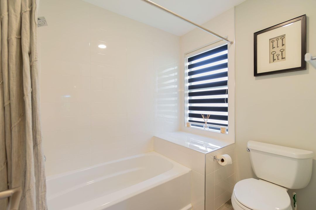 Active With Contract: $4,250 (3 beds, 2 baths, 1300 Square Feet)