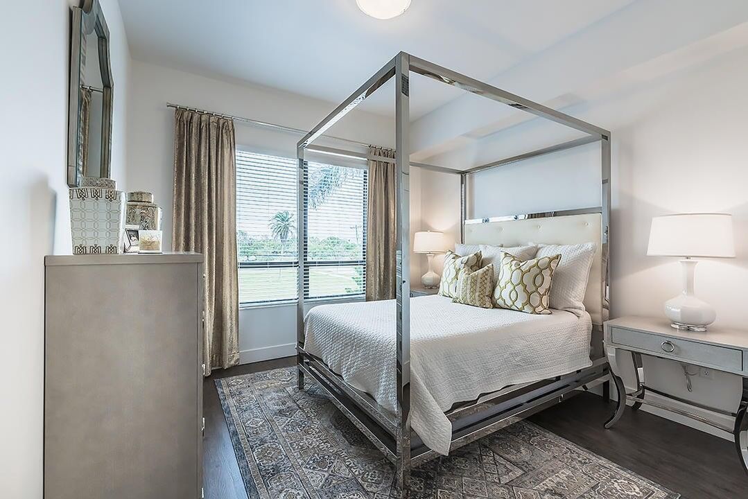 Под контрактом: $2,700 (2 спален, 2 ванн, 981 Квадратных фут)