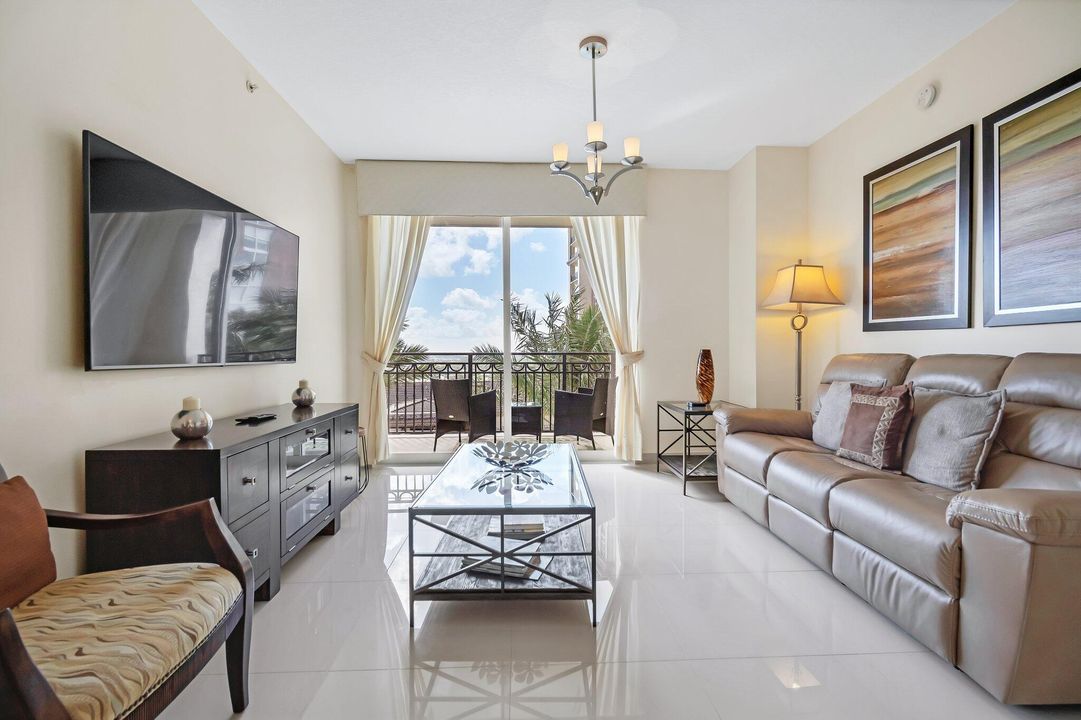 Activo con contrato: $9,000 (2 camas, 2 baños, 1192 Pies cuadrados)