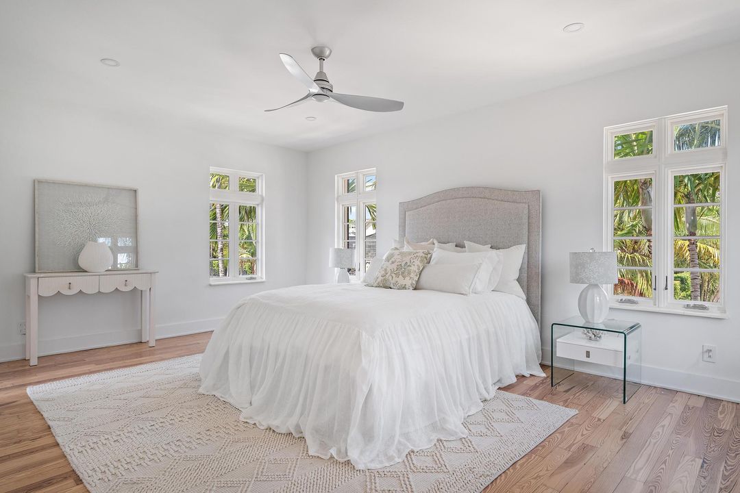 合同活跃: $32,000 (6 贝兹, 5 浴室, 3752 平方英尺)