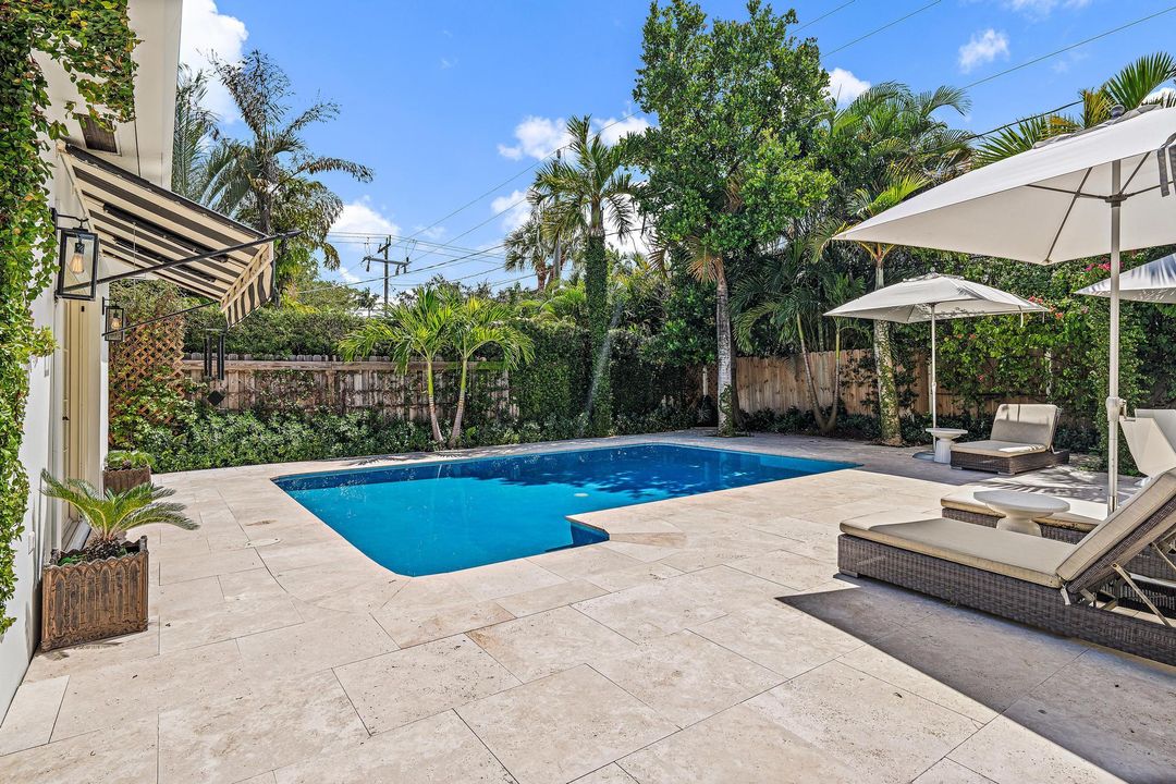 合同活跃: $32,000 (6 贝兹, 5 浴室, 3752 平方英尺)