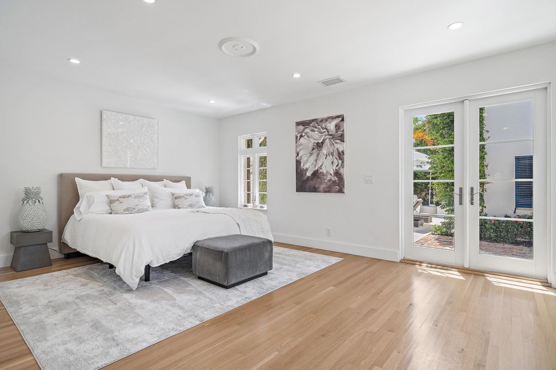 合同活跃: $32,000 (6 贝兹, 5 浴室, 3752 平方英尺)