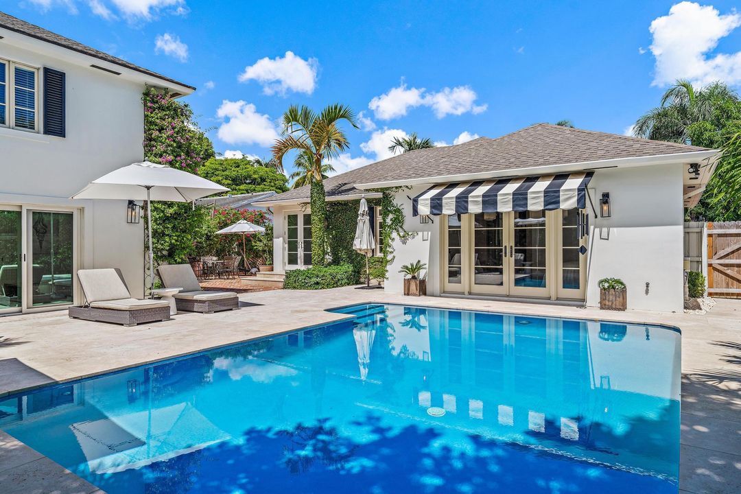 合同活跃: $32,000 (6 贝兹, 5 浴室, 3752 平方英尺)