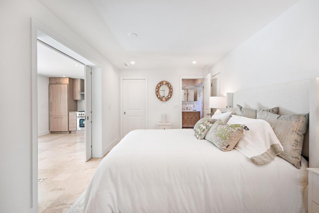 合同活跃: $32,000 (6 贝兹, 5 浴室, 3752 平方英尺)