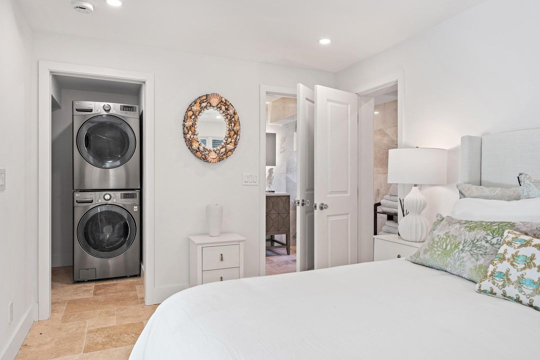 合同活跃: $32,000 (6 贝兹, 5 浴室, 3752 平方英尺)