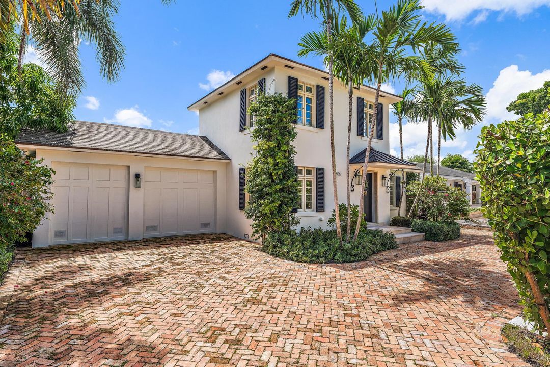 合同活跃: $32,000 (6 贝兹, 5 浴室, 3752 平方英尺)