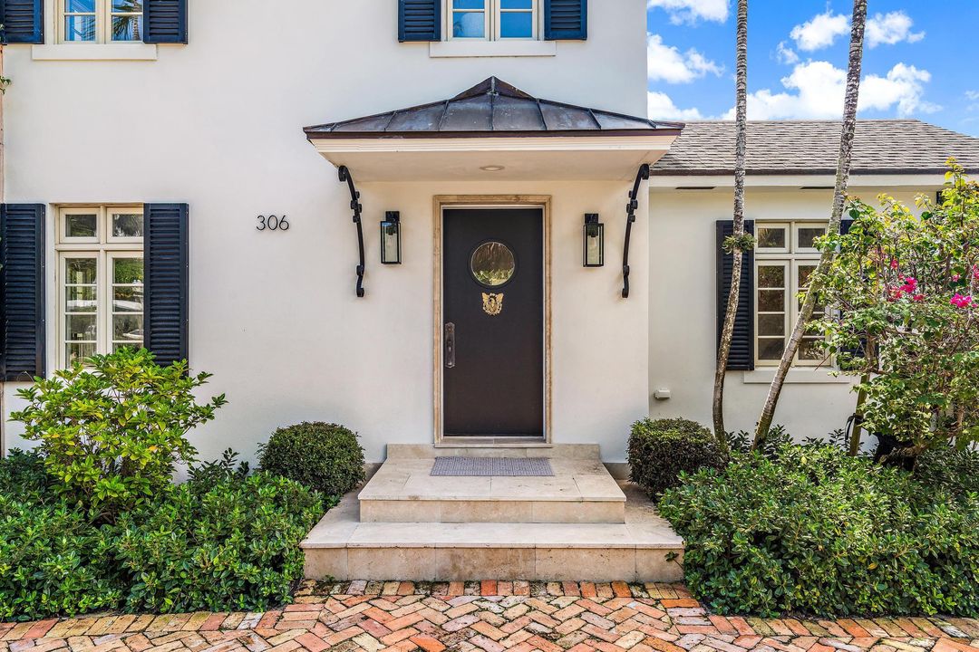 合同活跃: $32,000 (6 贝兹, 5 浴室, 3752 平方英尺)