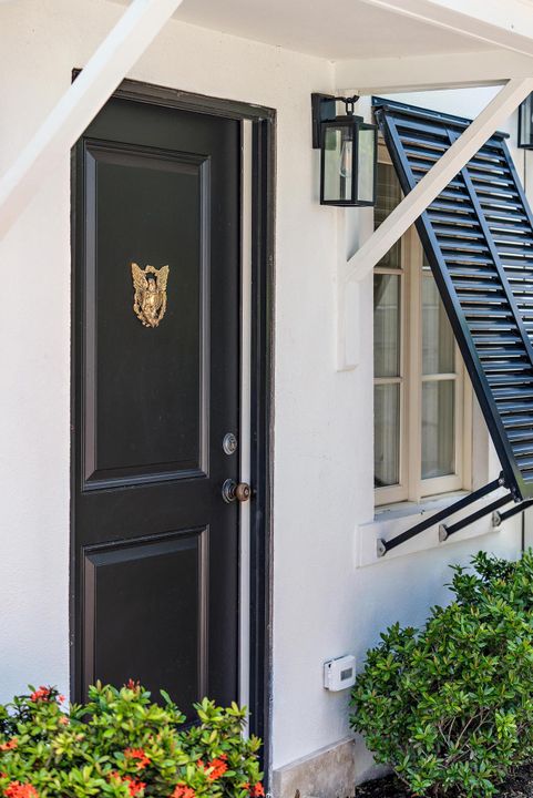 合同活跃: $32,000 (6 贝兹, 5 浴室, 3752 平方英尺)