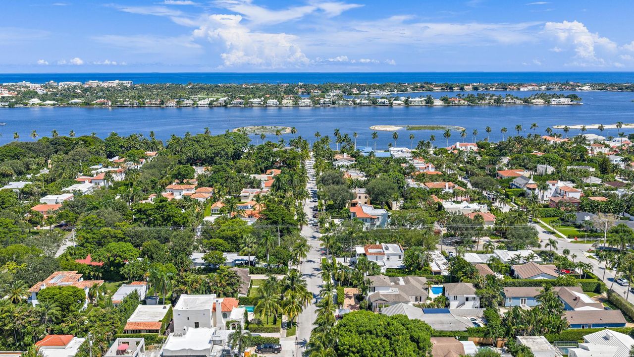 合同活跃: $32,000 (6 贝兹, 5 浴室, 3752 平方英尺)