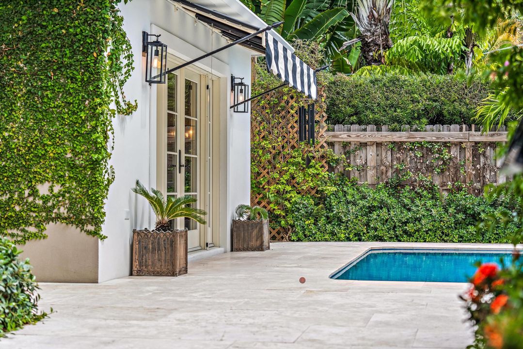 合同活跃: $32,000 (6 贝兹, 5 浴室, 3752 平方英尺)