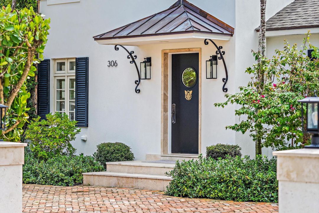 合同活跃: $32,000 (6 贝兹, 5 浴室, 3752 平方英尺)