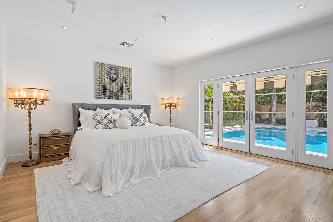 合同活跃: $32,000 (6 贝兹, 5 浴室, 3752 平方英尺)