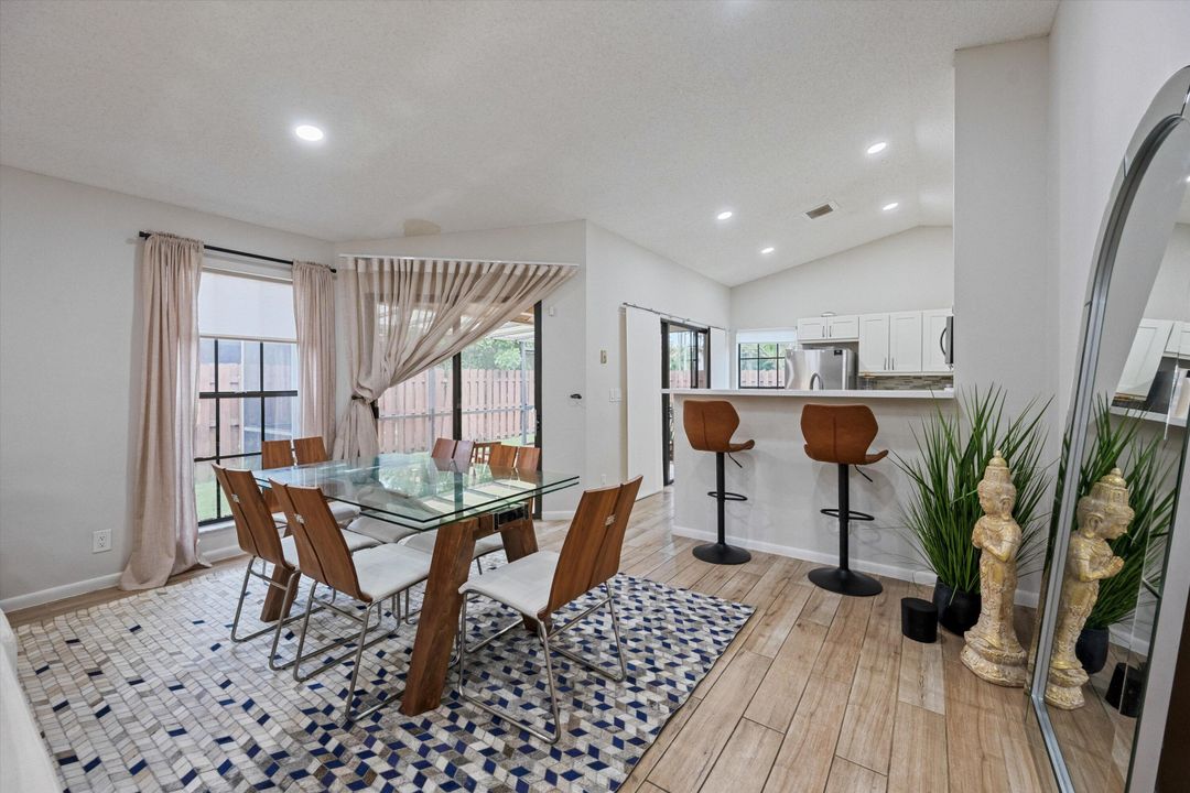 For Rent: $6,000 (3 beds, 2 baths, 1386 Square Feet)