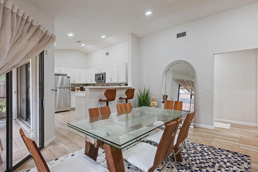 For Rent: $6,000 (3 beds, 2 baths, 1386 Square Feet)