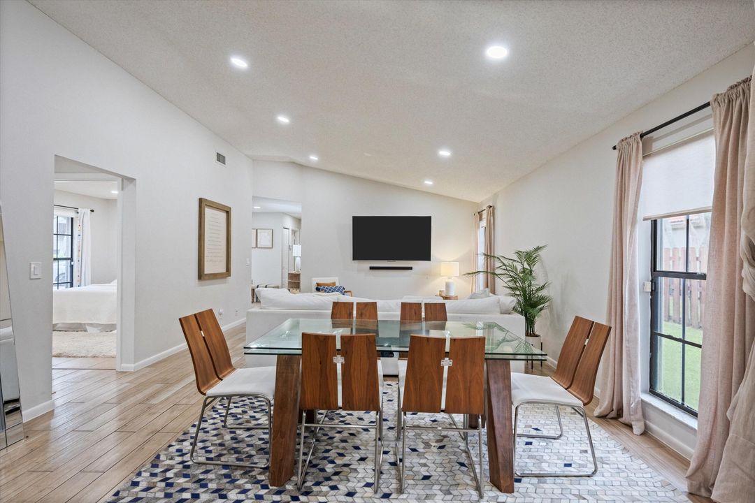 For Rent: $6,000 (3 beds, 2 baths, 1386 Square Feet)