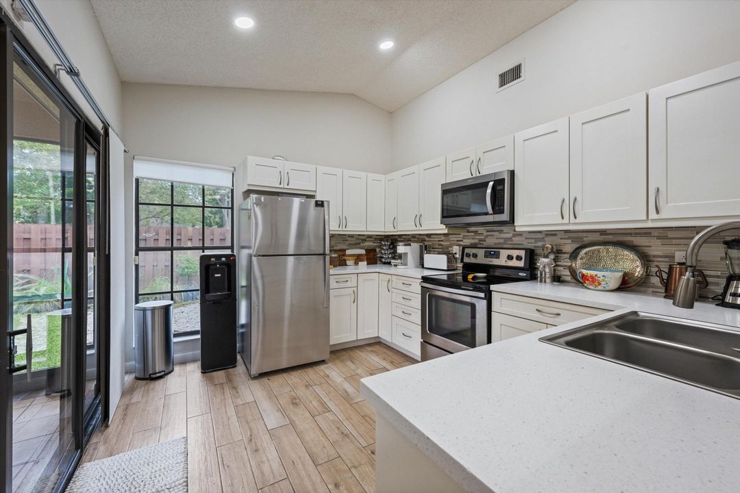 For Rent: $6,000 (3 beds, 2 baths, 1386 Square Feet)