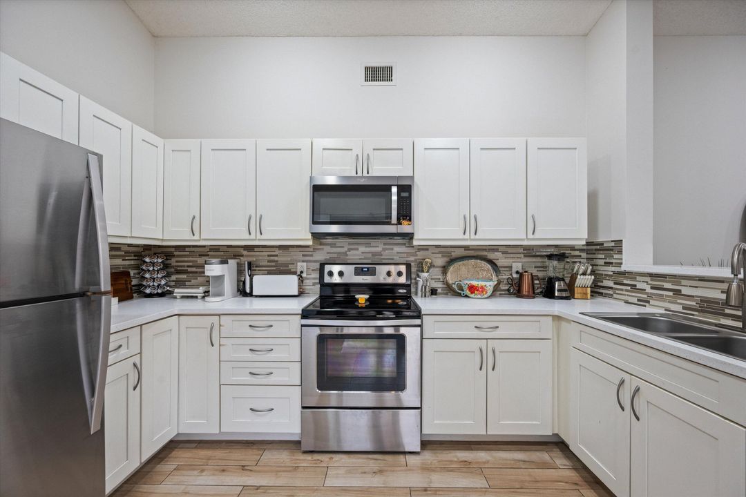 For Rent: $6,000 (3 beds, 2 baths, 1386 Square Feet)