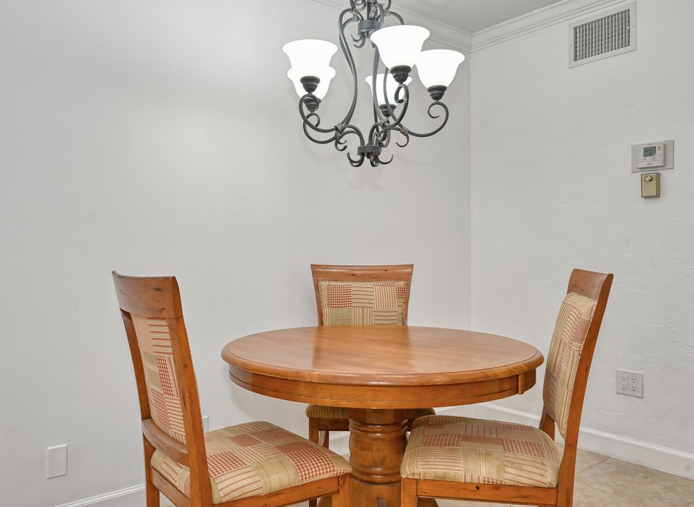 待售: $95,000 (1 贝兹, 1 浴室, 570 平方英尺)