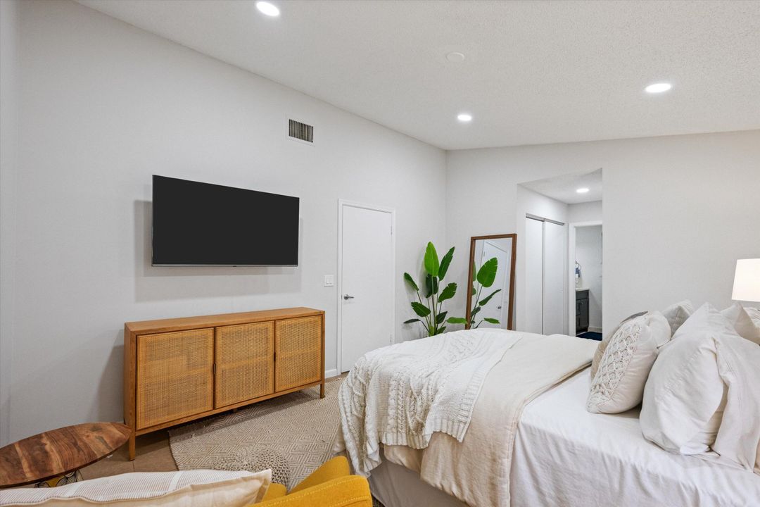 For Rent: $6,000 (3 beds, 2 baths, 1386 Square Feet)