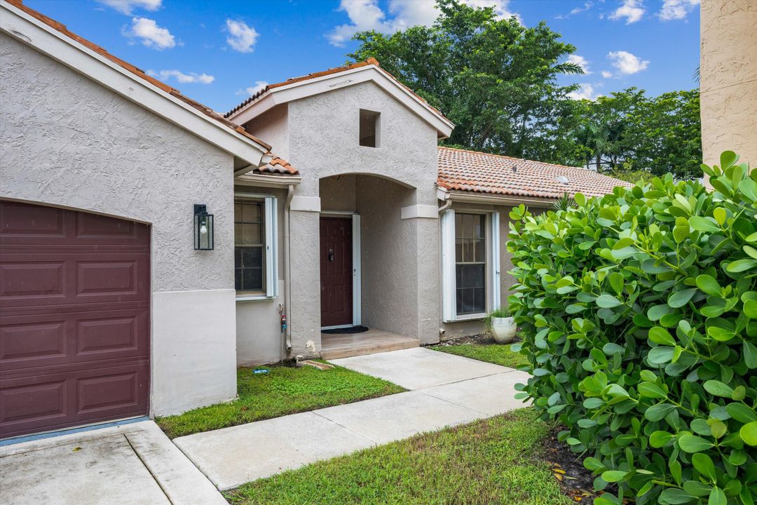 For Rent: $6,000 (3 beds, 2 baths, 1386 Square Feet)