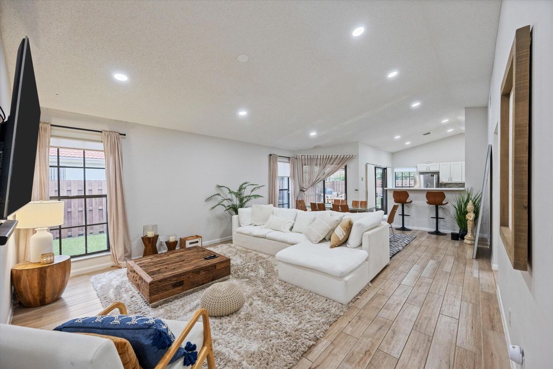 For Rent: $6,000 (3 beds, 2 baths, 1386 Square Feet)