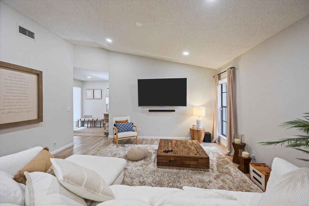 For Rent: $6,000 (3 beds, 2 baths, 1386 Square Feet)