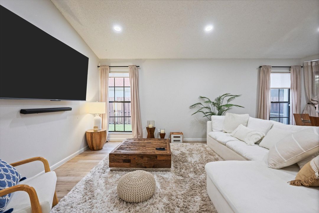 For Rent: $6,000 (3 beds, 2 baths, 1386 Square Feet)