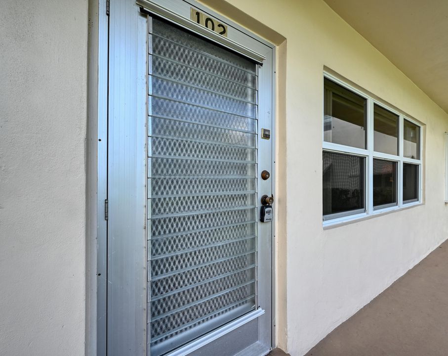 待售: $95,000 (1 贝兹, 1 浴室, 570 平方英尺)