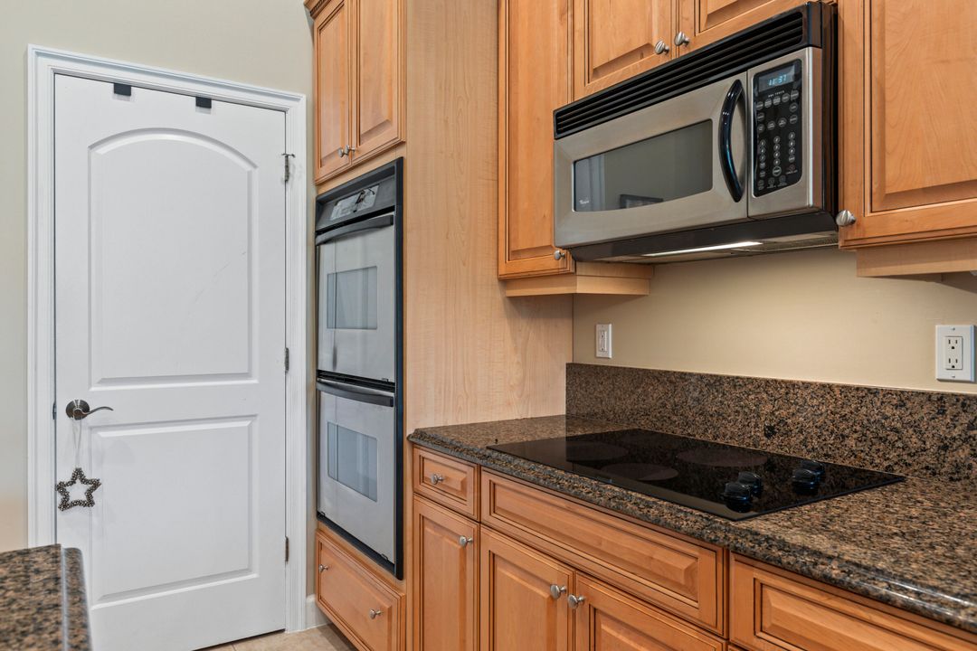 For Rent: $3,700 (3 beds, 3 baths, 2462 Square Feet)