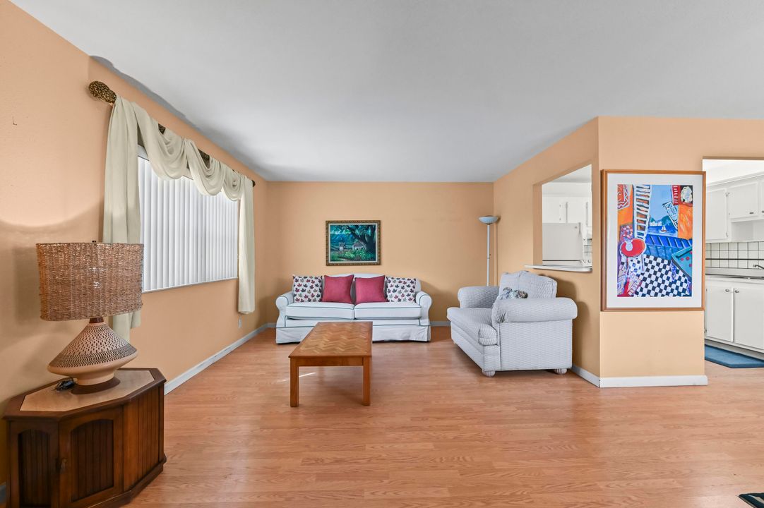 待售: $85,000 (1 贝兹, 1 浴室, 720 平方英尺)