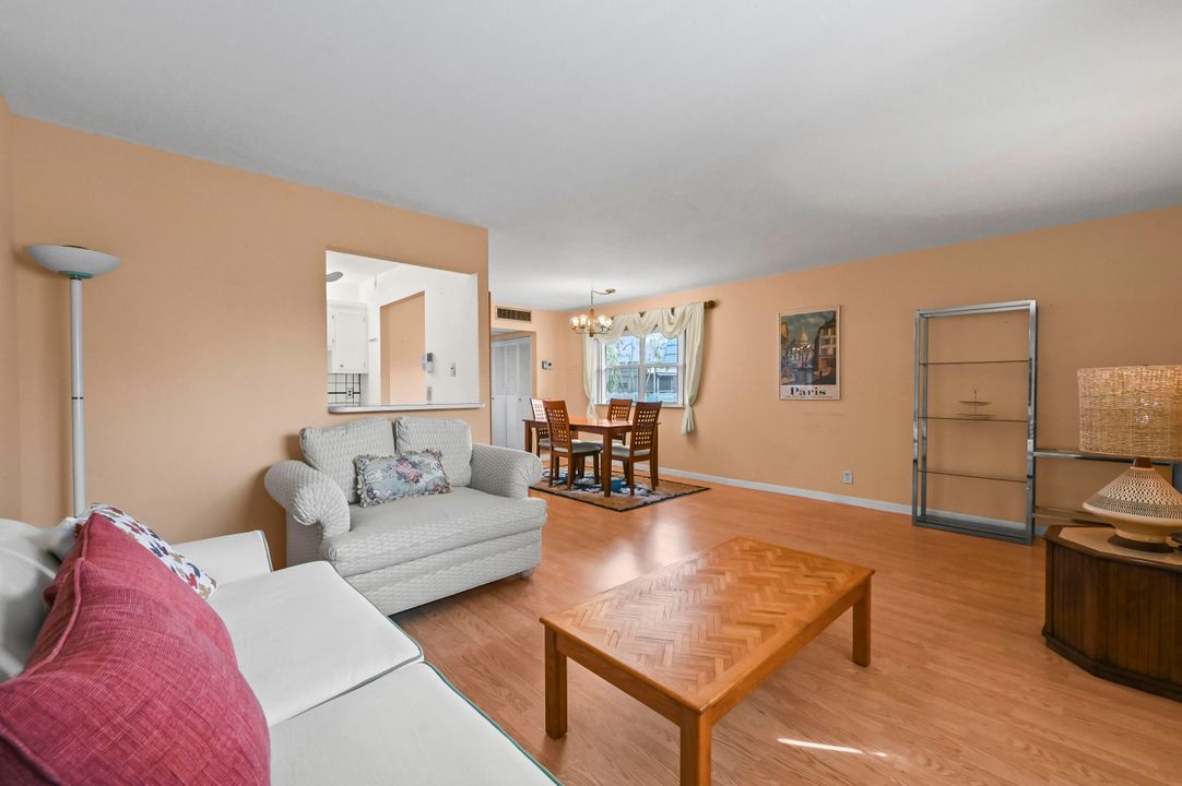 待售: $85,000 (1 贝兹, 1 浴室, 720 平方英尺)