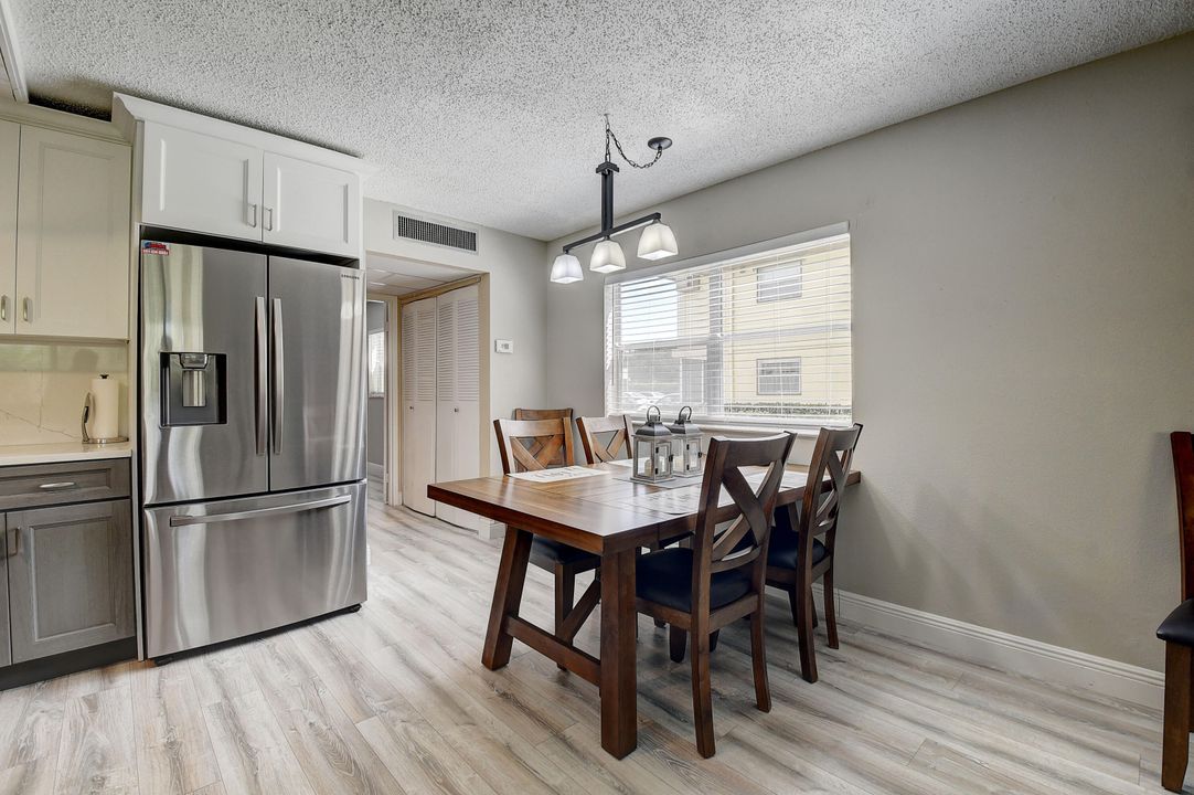 For Sale: $130,000 (1 beds, 1 baths, 720 Square Feet)