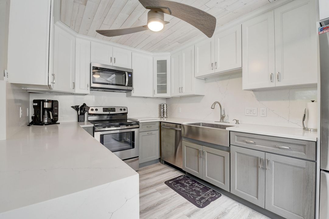 For Sale: $130,000 (1 beds, 1 baths, 720 Square Feet)