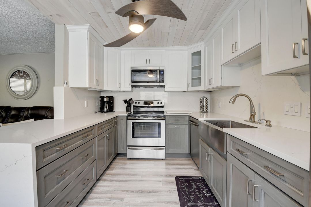 For Sale: $130,000 (1 beds, 1 baths, 720 Square Feet)