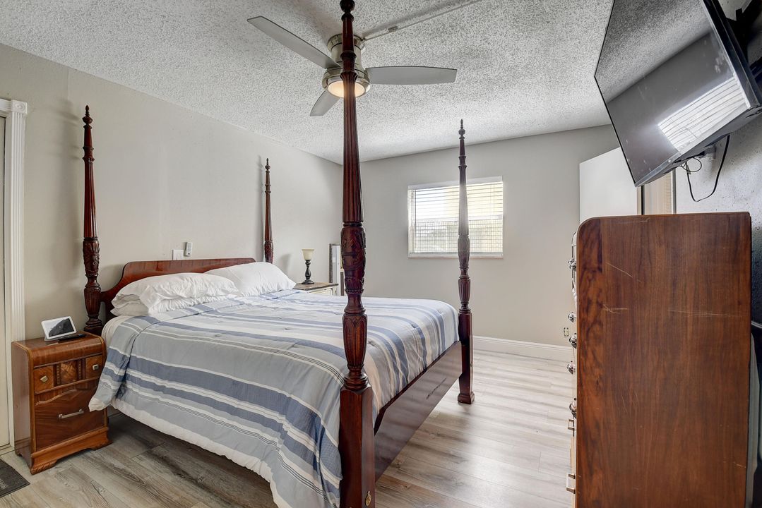 For Sale: $130,000 (1 beds, 1 baths, 720 Square Feet)